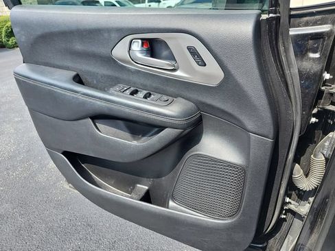 Used 2022 Chrysler Pacifica Touring-L w/ S Appearance Package FWD image 24