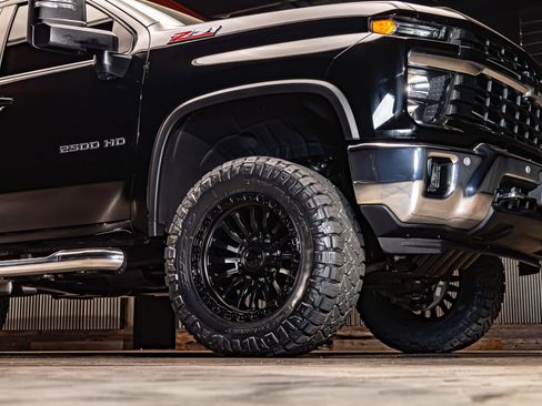 Used 2025 Chevrolet Silverado 2500 LT AWD/4WD image 16