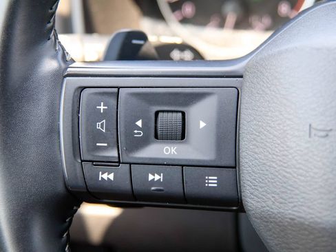 Used 2025 Nissan Rogue SV FWD image 12