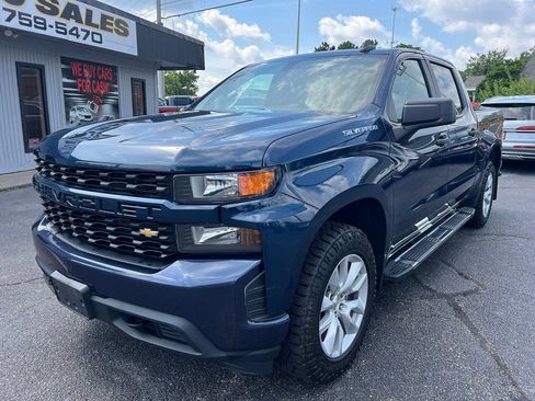 Used 2020 Chevrolet Silverado 1500 Custom w/ Custom Value Package AWD/4WD image 2