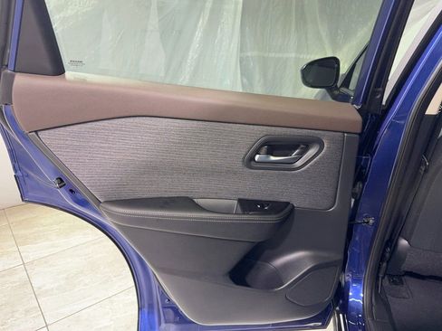 Used 2023 Nissan Rogue SV image 39