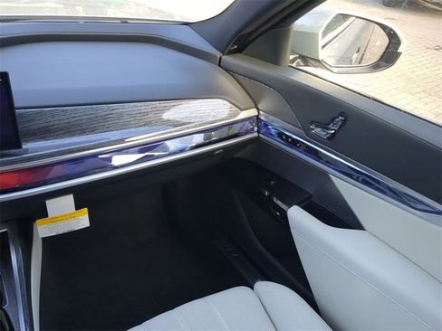 New 2026 BMW 760i xDrive w/ Premium Package image 17