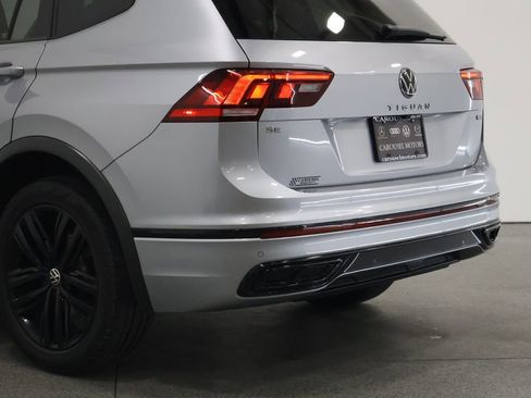 Used 2022 Volkswagen Tiguan SE R-Line image 10