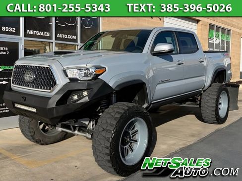 Used 2019 Toyota Tacoma TRD Sport image 1