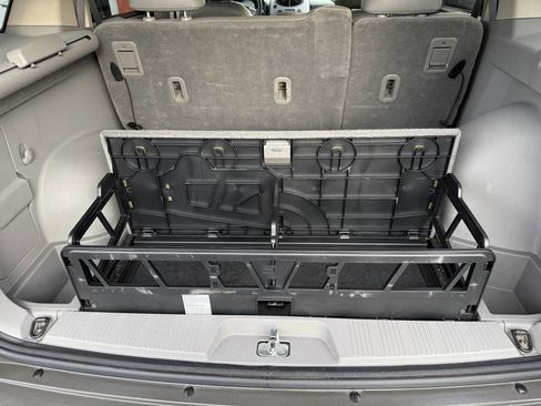 Used 2004 Saturn Vue 2WD V6 w/ Comfort Pkg image 21