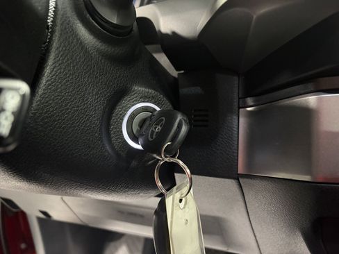 Used 2019 Toyota Tacoma SR5 AWD/4WD image 20