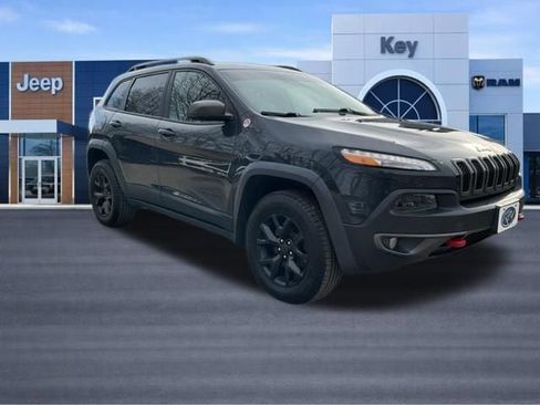 Used 2017 Jeep Cherokee Trailhawk w/ Comfort/Convenience Group image 9