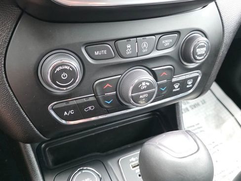 Used 2020 Jeep Cherokee Limited AWD/4WD image 19