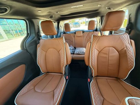 New 2026 Chrysler Pacifica Pinnacle image 24