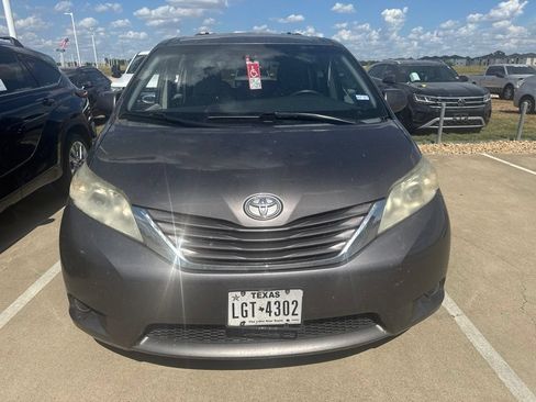 Used 2015 Toyota Sienna LE FWD image 17