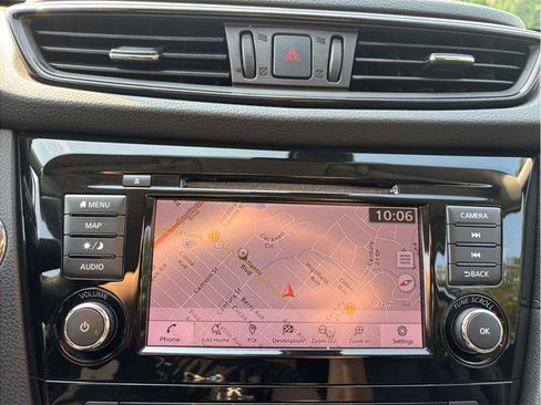 Used 2020 Nissan Rogue SV w/ Premium Package FWD image 29