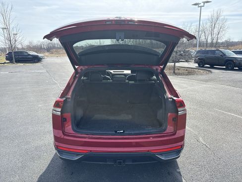Used 2020 Volkswagen Atlas Cross Sport SE w/ Panoramic Sunroof Package image 24
