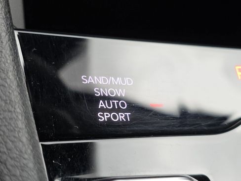 Used 2023 Jeep Grand Cherokee Limited w/ Black Appearance Package image 10