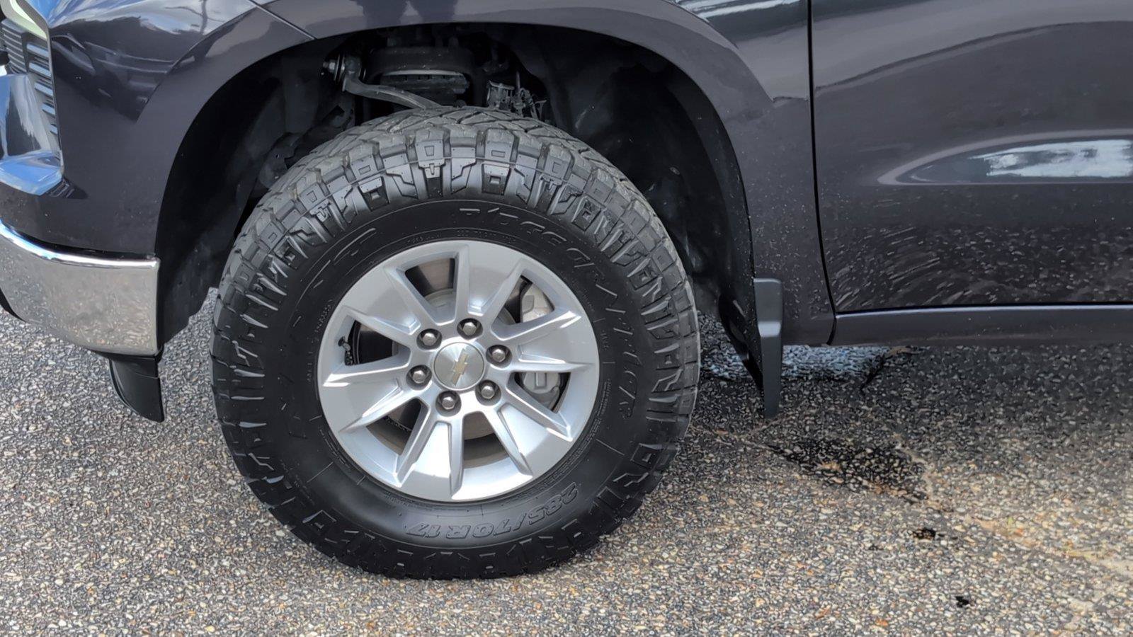 Used 2023 Chevrolet Silverado 1500 LT AWD/4WD image 10