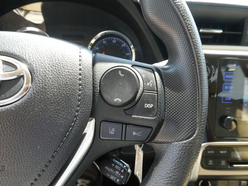 Used 2018 Toyota Corolla LE FWD image 18