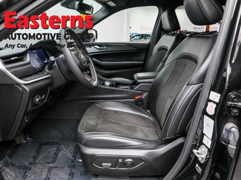 Used 2023 Jeep Grand Cherokee L Laredo image 14