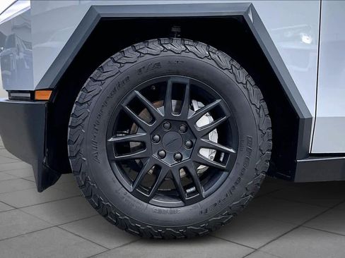 Used 2024 Tesla Cybertruck AWD Crew Cab image 9