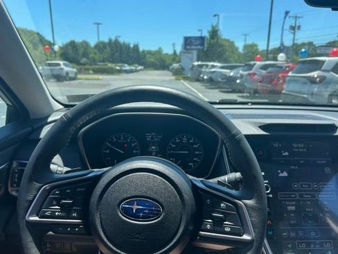 Used 2025 Subaru Outback Limited AWD/4WD image 16