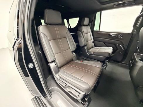 Certified 2025 Chevrolet Suburban High Country image 31