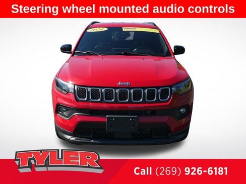 Used 2024 Jeep Compass Latitude AWD/4WD image 2