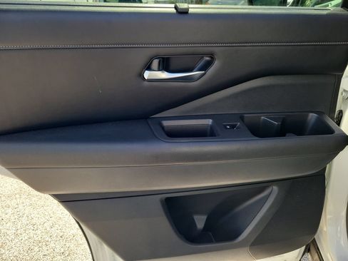 Used 2023 Nissan Pathfinder SL w/ SL Premium Package FWD image 11