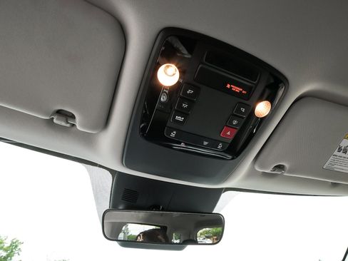 Used 2026 Kia Carnival LXS FWD image 32