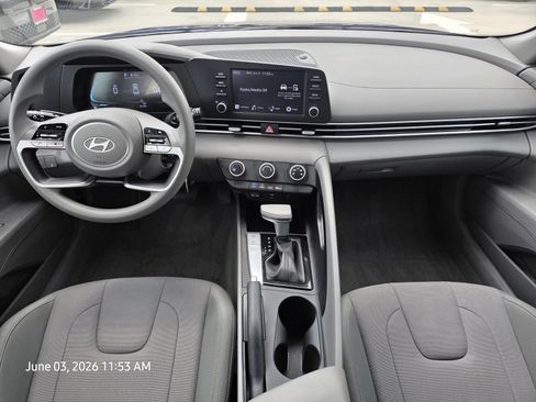 Certified 2025 Hyundai Elantra SE FWD image 11