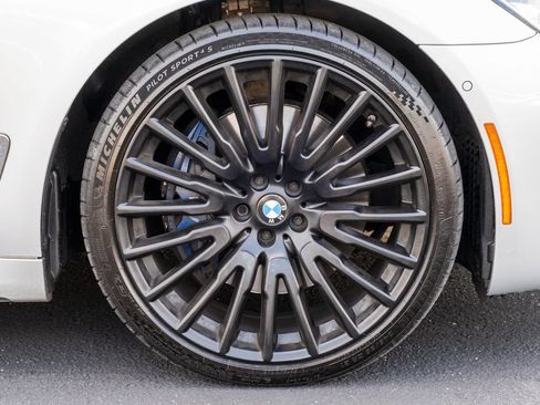 Used 2019 BMW 750i w/ Executive Package RWD image 35