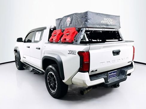 Used 2025 Toyota Tacoma TRD Off-Road AWD/4WD image 5