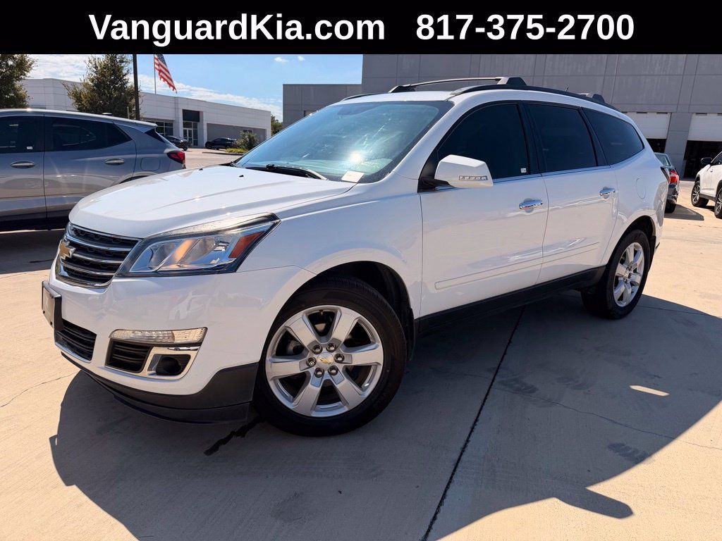 Used 2017 Chevrolet Traverse LT w/ Style and Technology Package FWD image 1