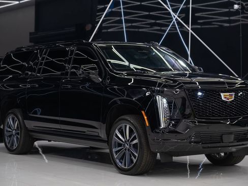 Used 2026 Cadillac Escalade ESV Sport AWD/4WD image 1