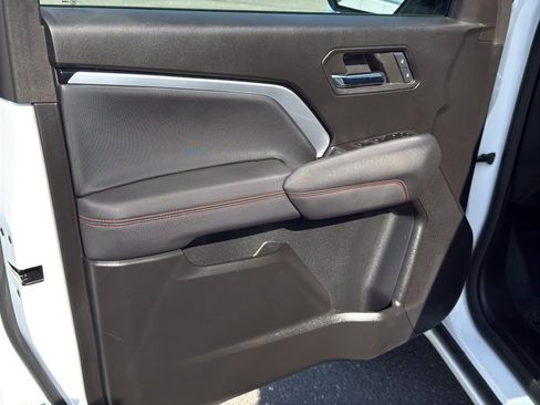 Used 2024 Chevrolet Colorado Z71 w/ Z71 Convenience Package 2 image 9