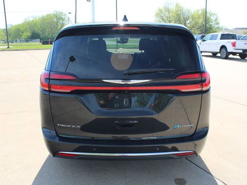 Used 2024 Chrysler Pacifica Limited FWD image 15