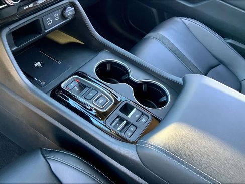 Used 2023 Honda Pilot Touring image 16