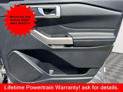 Used 2023 Ford Explorer XLT AWD/4WD image 19