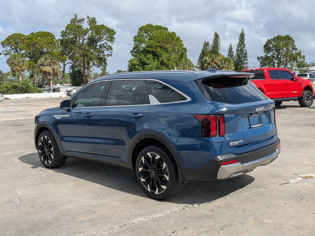 Certified 2025 Kia Sorento EX FWD image 7