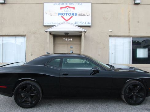 Used 2015 Dodge Challenger R/T w/ Quick Order Package 28B R/T RWD image 4
