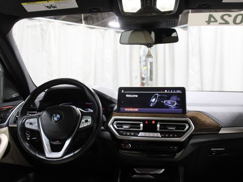 Used 2024 BMW X3 xDrive30i w/ Premium Package AWD/4WD image 3