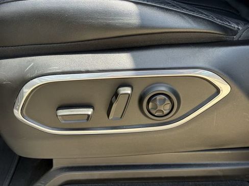 Used 2024 Jeep Wagoneer L Series II RWD image 26