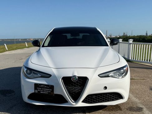 Used 2018 Alfa Romeo Giulia AWD image 2