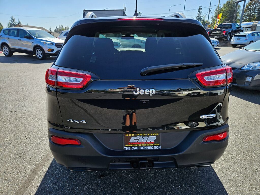 Used 2017 Jeep Cherokee Latitude w/ Cold Weather Group AWD/4WD image 5