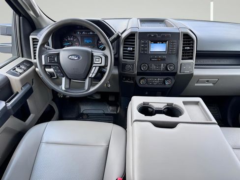 Used 2022 Ford F250 XL w/ Power Equipment Group image 5