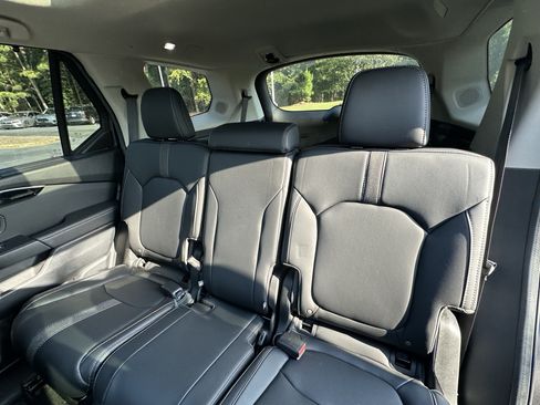 Used 2025 Honda Pilot Touring image 10