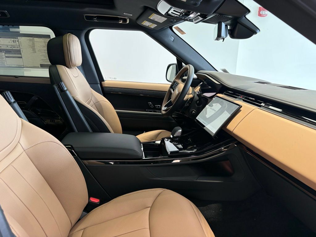 New 2025 Land Rover Range Rover Sport Dynamic SE AWD/4WD image 17