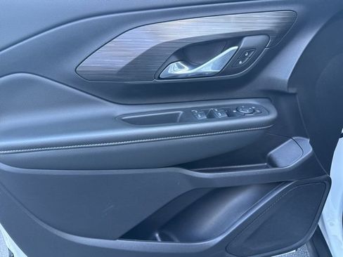 Used 2024 GMC Terrain SLE image 9