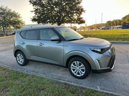 Used 2025 Kia Soul LX image 7