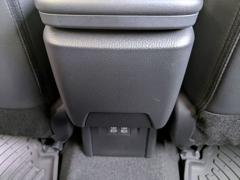 Used 2024 Toyota Prius XLE AWD/4WD image 29