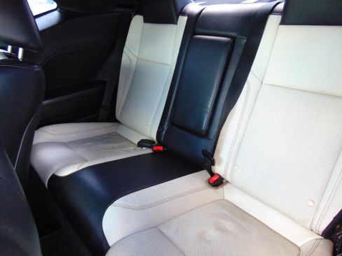 Used 2015 Dodge Challenger SXT Plus w/ Driver Convenience Group image 10