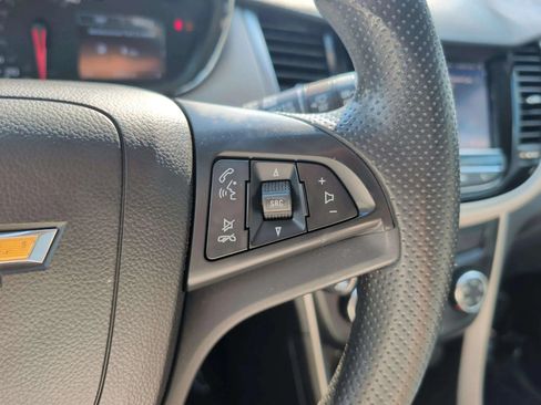 Used 2021 Chevrolet Trax LT AWD/4WD image 24