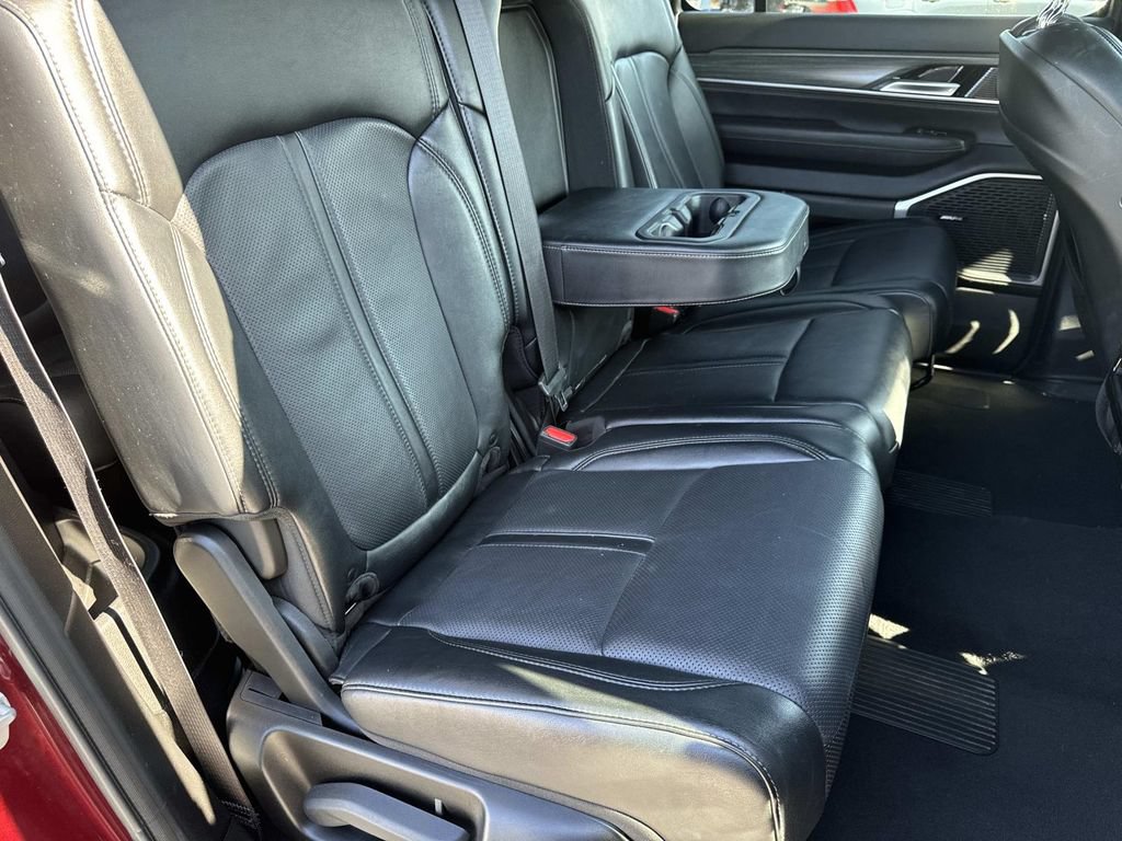 Used 2024 Jeep Wagoneer L Series III w/ Flexible Seating Group AWD/4WD image 26